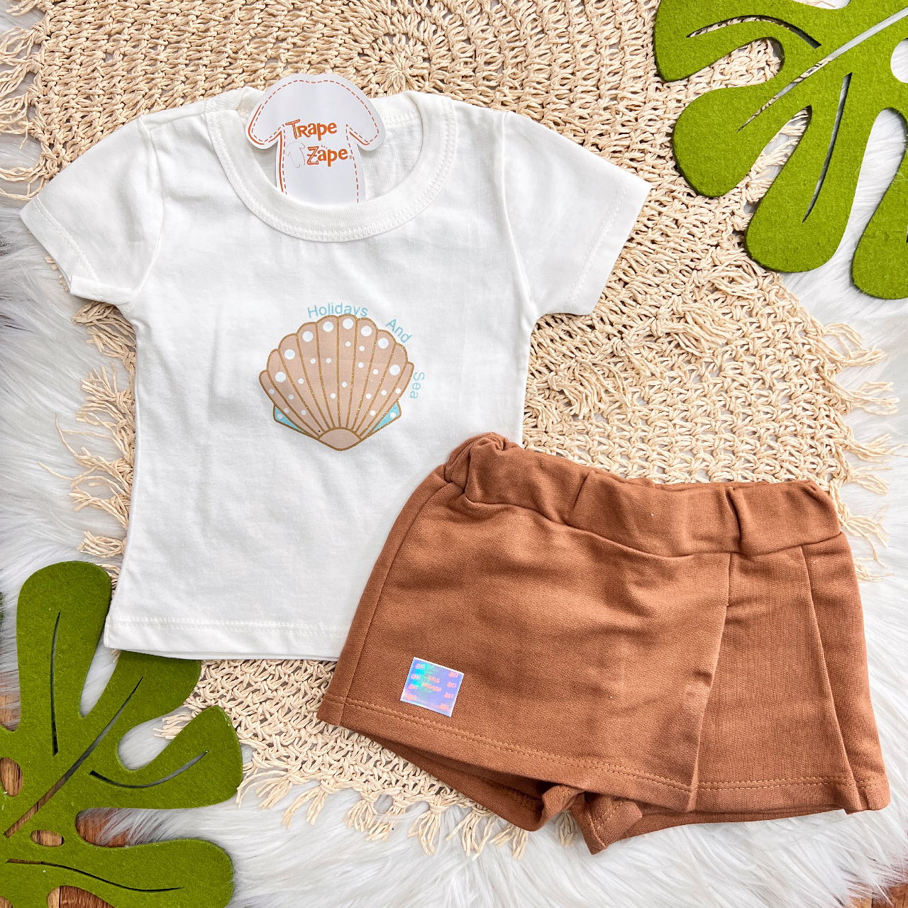   Conj. Blusa Holidays And Sea e Short Saia em Moletinho - Off White e Marrom